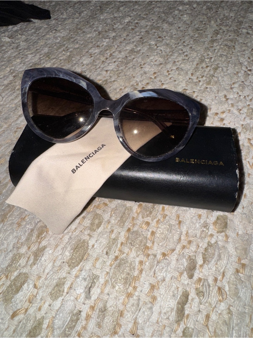 Balenciaga BA48 cat-eye Sunglasses - Picture 3 of 5